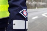Emblemat na mundurze policyjnym określający wydział ruchu drogowego