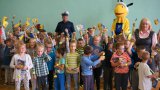 Spotkanie edukacyjne myszkowskich policjantów z uczniami klasy I ze SP nr 5 w Myszkowie